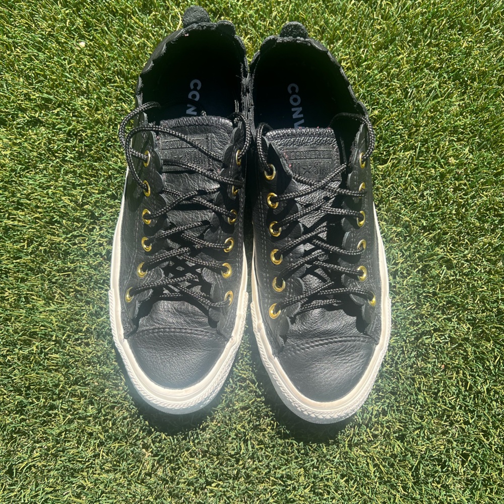 Converse Chuck Taylor All Star Low Frilly Thrills Women’s size 7
